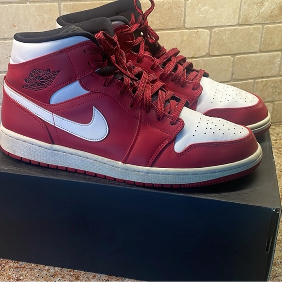 Jordan 1 mid Chicago black white gym red - Picture 2 of 4